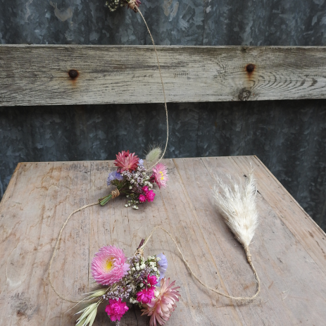 Guirlande de mini-bouquets en fleurs séchées